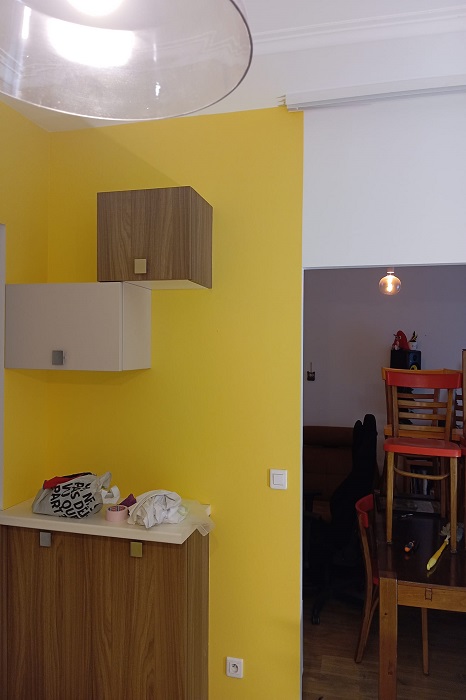 nos-travaux-peinture-cuisine-mur-jaune nos-travaux-peinture-cuisine-mur-jaune