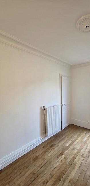 Après travaux 2 – Murs et plafond entièrement remis en état Après travaux 2 – Murs et plafond entièrement remis en état