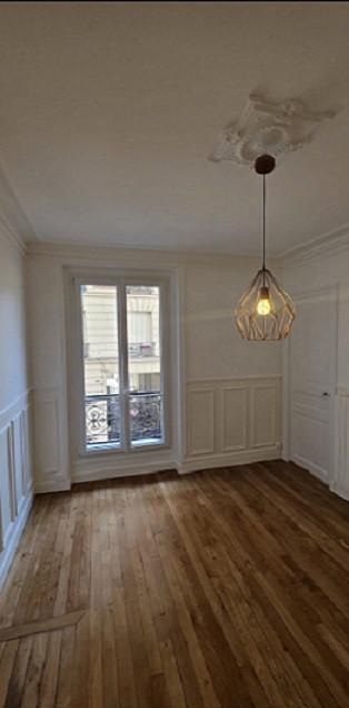 Après travaux 3 – Une pièce entièrement rénovée et prête à vivre Après travaux 3 – Une pièce entièrement rénovée et prête à vivre